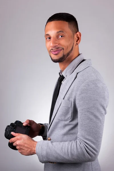 African american photographer holding a dslr camera - Black peop — Stock Photo, Image