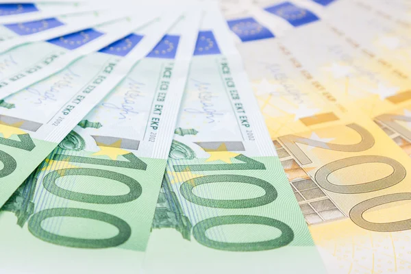 Eurosedlar sprids över hela golvet - europeisk valuta — Stockfoto