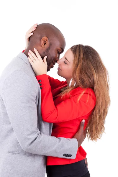 Retrato de una joven pareja mixta feliz — Foto de Stock