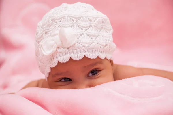 Bedårande små afrikanska amerikanska baby girl - svarta människor — Stockfoto