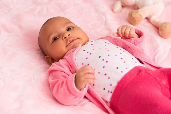 Sevimli küçük Afrikalı-Amerikalı bebek kız - siyah insanlar — Stok fotoğraf