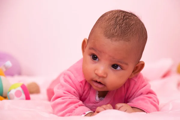 사랑 스러운 작은 아프리카계 미국인 아기 소녀-검은 사람 — 스톡 사진