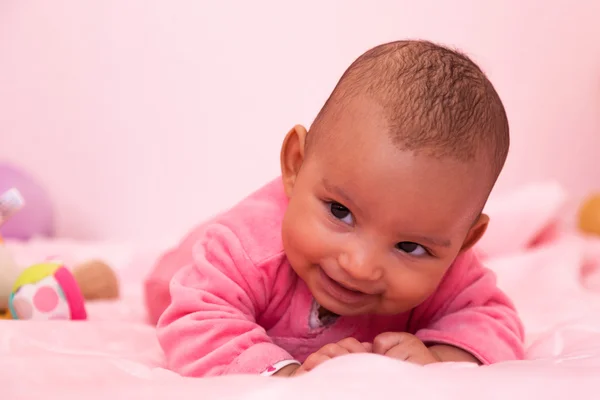 Adorable niñita afroamericana - gente negra — Foto de Stock