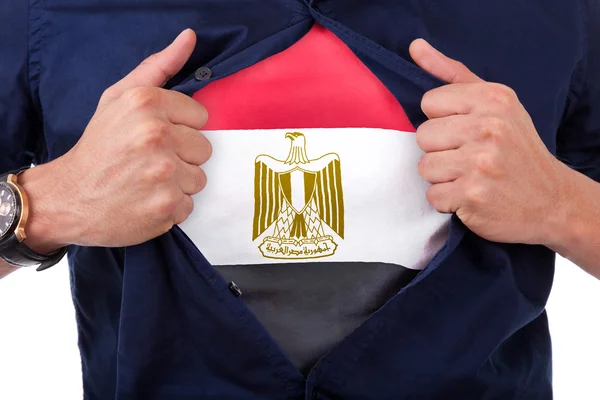 Joven fanático del deporte abriendo su camisa y mostrando la bandera de su cuenta — Foto de Stock