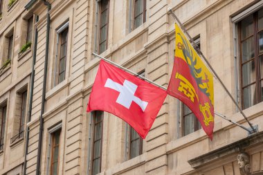 Swiss en Genève vlag zwevend in de lucht