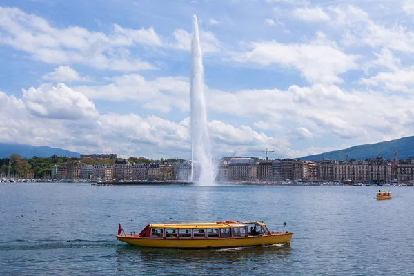 A víz szökőkút "jet d'eau" szimbólum Genf Svájc — Stock Fotó