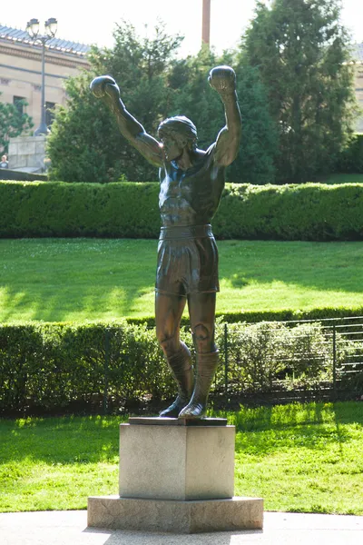 フィラデルフィア - ペンシルバニア - u の美術館の近くにロッキーの銅像 — ストック写真