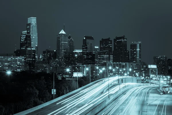 Philadelphia skyline av natt - pennsylvania - usa — Stockfoto