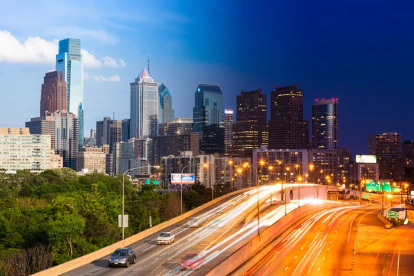 Vista de día y noche del horizonte de Filadelfia - Estados Unidos — Foto de Stock