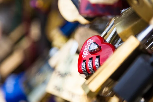 Cerraduras de Pont Des Arts en París, Francia - Puente del Amor — Foto de Stock