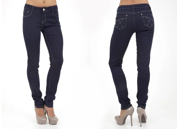 Mujeres bonitas en jeans ajustados — Foto de Stock