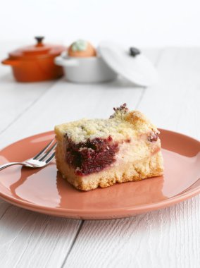 vişneli pasta dilimi