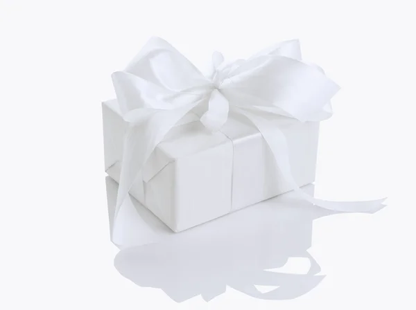Білий подарунковій коробці — стокове фото
