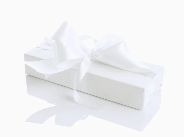 Caja de regalo blanca —  Fotos de Stock