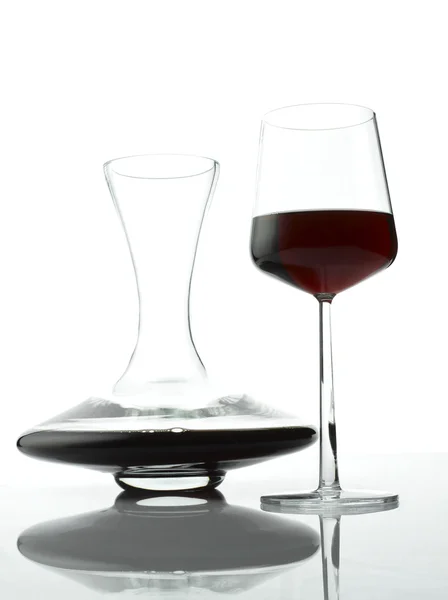 デカンターのワインとのガラス — ストック写真