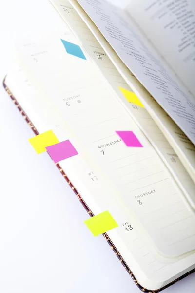 Caderno com marcador e bloco de notas — Fotografia de Stock