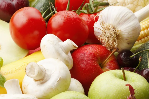 Coloridas frutas y verduras variadas —  Fotos de Stock