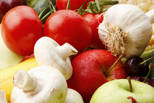 Coloridas frutas y verduras variadas — Foto de Stock