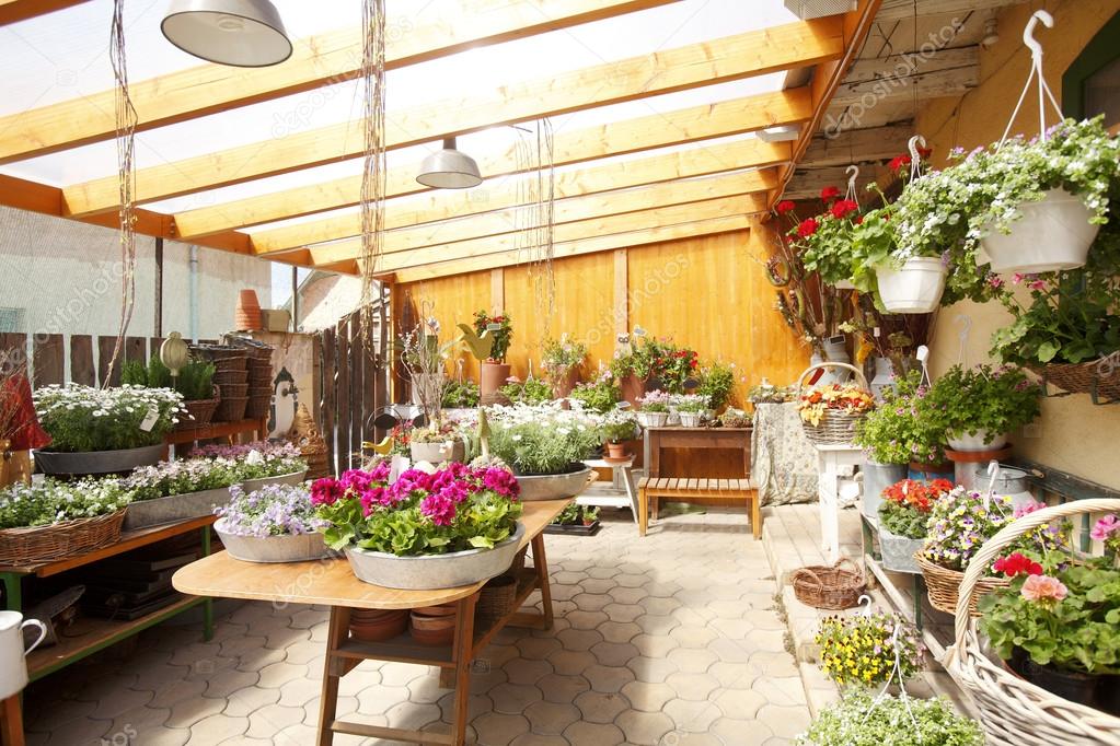 ⬇ Скачать картинки Flower shop interior, стоковые фото Flower shop interior  в хорошем качестве | Depositphotos
