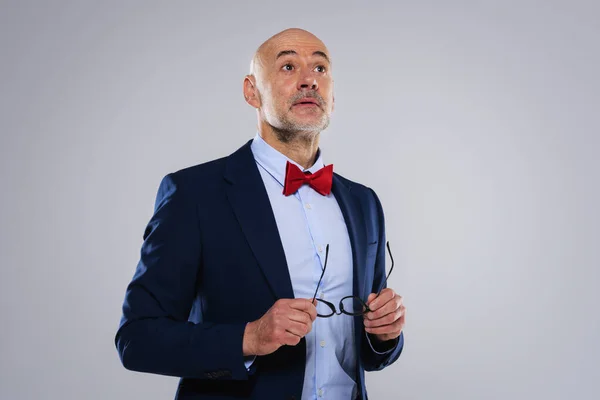 Foto Recortada Hombre Negocios Con Cara Sorprendida Usando Traje Corbata — Foto de Stock