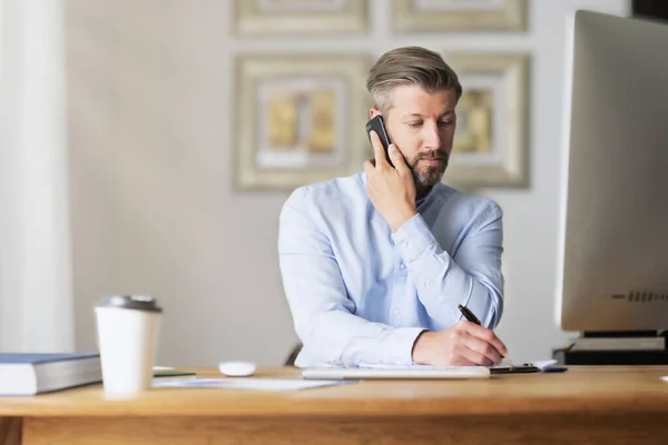 Shot Businessman Having Phone Call While Sitting His Computer Working — Fotografia de Stock