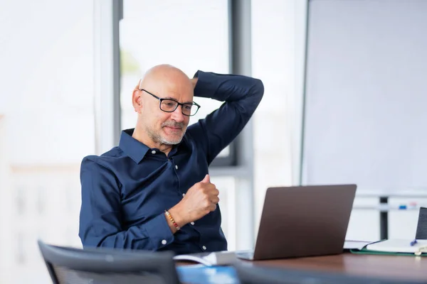 Shot Middle Aged Businessman Video Conference Coworkers While Sitting Desk — Stockfoto