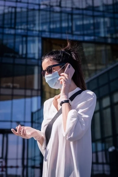 Careworn Woman Using Smartphone Walking Outdoors City Pandemia Attractive Female — 스톡 사진