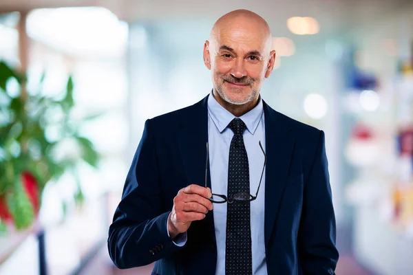 Portrait Smiling Caucasian Mature Businessman Confident Male Professional Wearing Blazer — Stok Foto