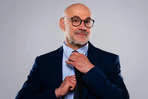 Portrait Smiling Caucasian Mature Businessman Confident Male Professional Wearing Blazer — Stockfoto