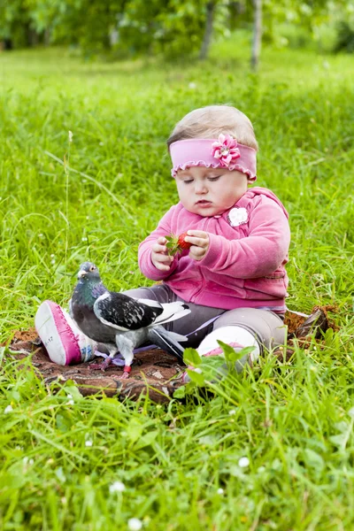 Baby in grass — Stock Photo, Image