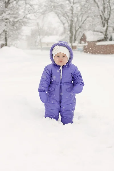 Malá holčička v zim — Stock fotografie