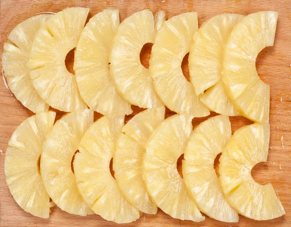 Pineapple slices on the board — Stock Photo, Image