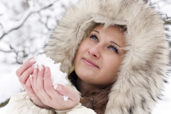 Menina no inverno — Fotografia de Stock