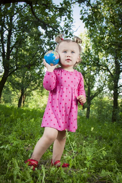 Little girl on the nature — Stock Photo, Image
