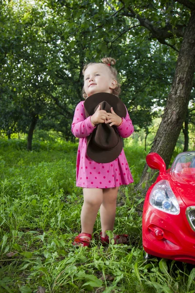 Petite fille sur la nature — Photo