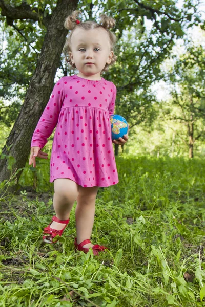 Little girl on the nature — Stock Photo, Image