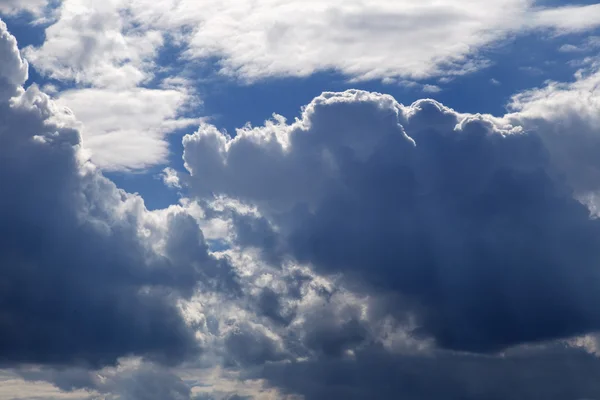 Nuvole nel cielo — Foto Stock