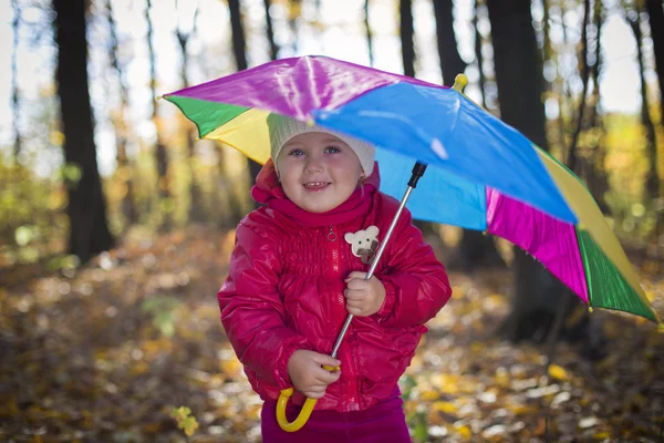 Дівчина з парасолькою — стокове фото