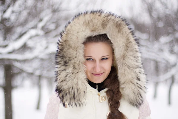 Chica en invierno —  Fotos de Stock