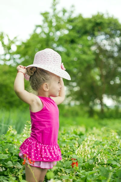 Fille dans le chapeau — Photo