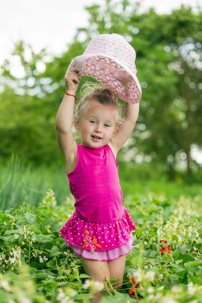 Meisje in de hoed — Stockfoto