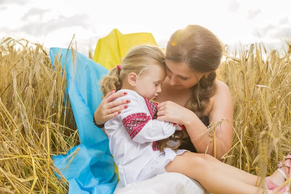 Mujer con niño —  Fotos de Stock