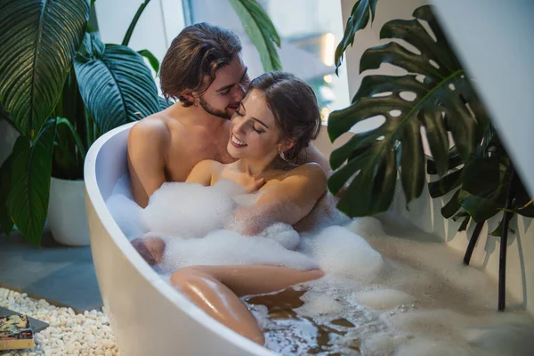 Beautiful couple lies in the bath — 图库照片