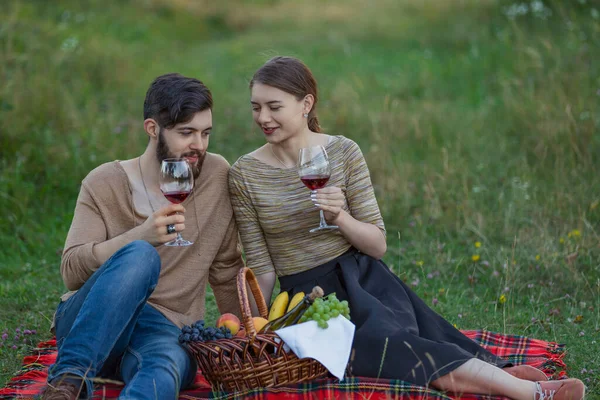 Young couple drinking wine — Stock Photo, Image