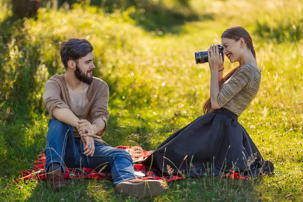 Girl taking a picture of her boyfriend — Stock Photo, Image