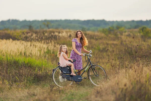 Mom rides daughter on bike — Stock Photo, Image