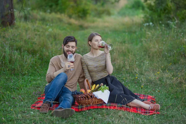 Young couple drinking wine — Stock Photo, Image