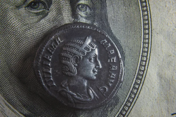 Old Rome coin stands on a hundred dollar bill — Stock Photo, Image