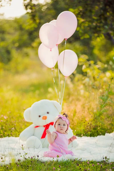 Criança com balões — Fotografia de Stock