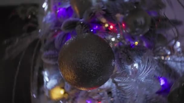 Arbre de Noël pris par caméra tourbillonnante — Video